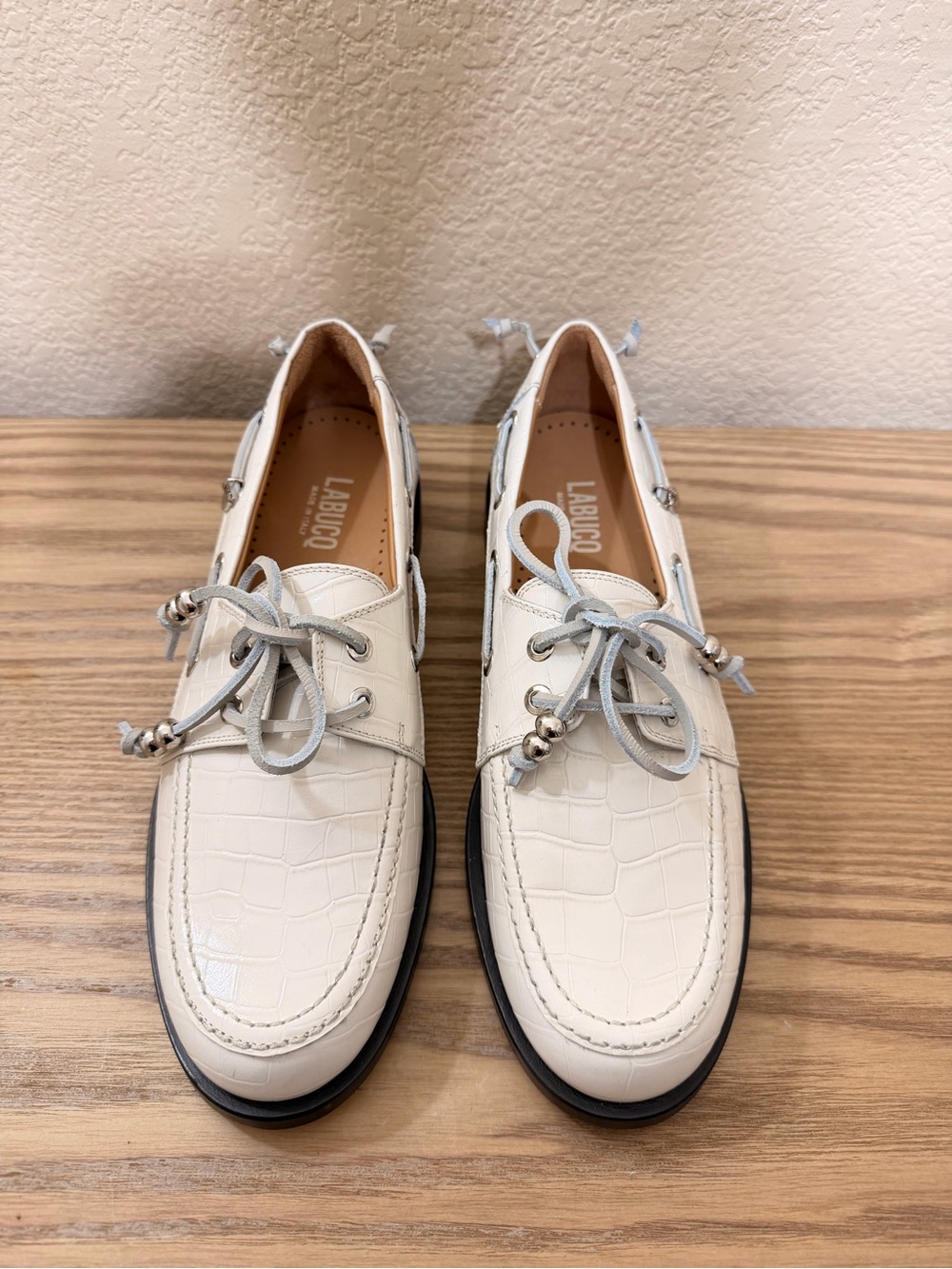 Labucq Nelson Cream Croc-Embossed Leather Women’s Loafers with Decorative Laces